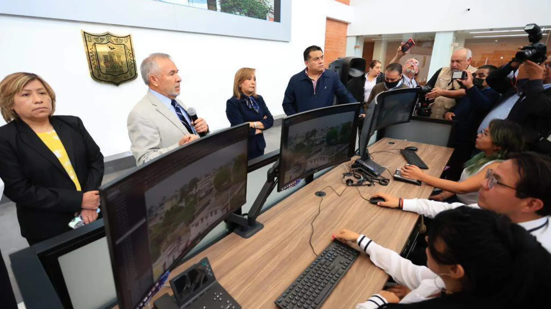 Presentan a periodistas de seguridad las instalaciones del C5i